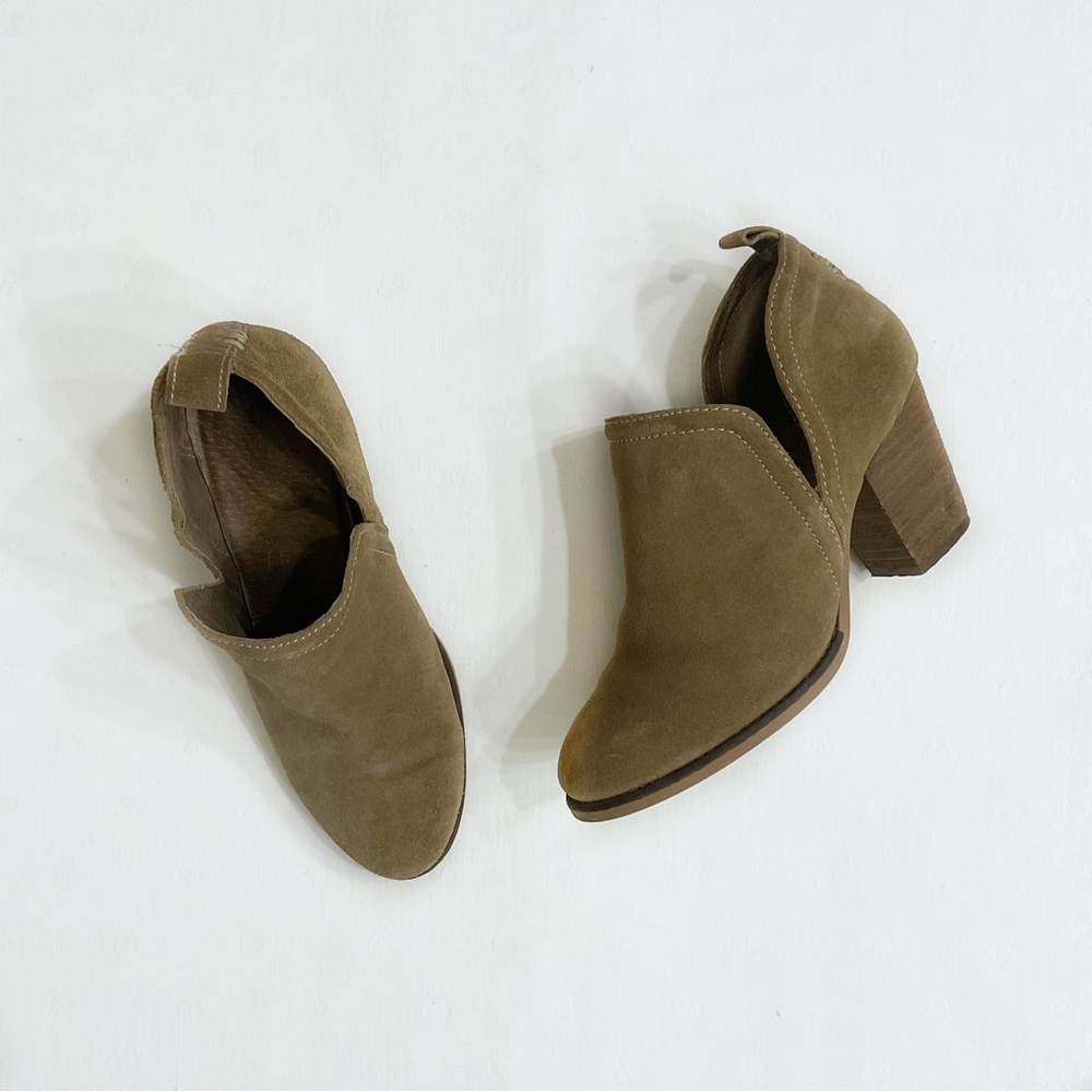 Artisan by Zigi Sindy Suede Ankle Booties